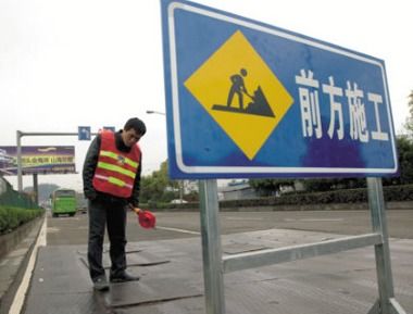 南通海五線五座橋梁8月1日起實(shí)行半幅封閉施工，交通安全設(shè)施工程全面啟動